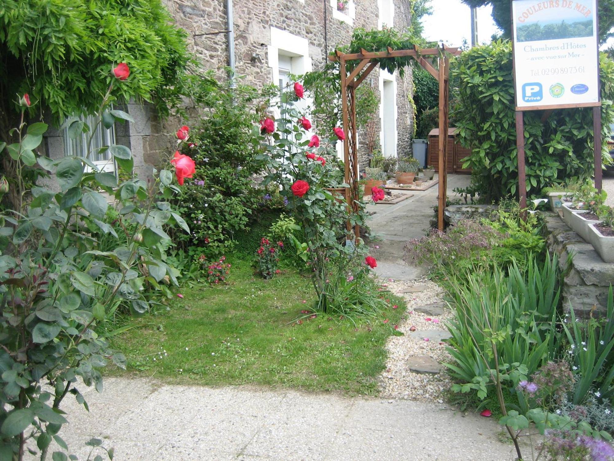 Appartements Couleurs De Mer Cancale Exterior photo